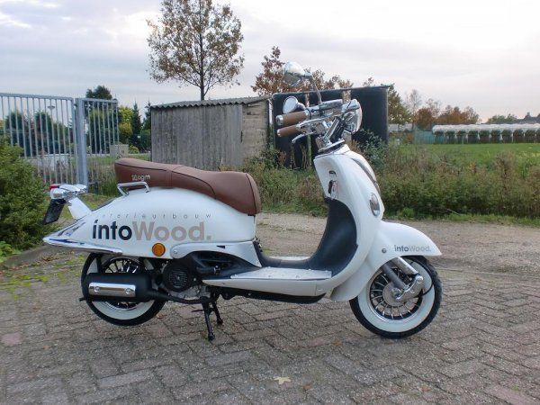 AGM Retro (IntoWood) Scooterhuis.nl