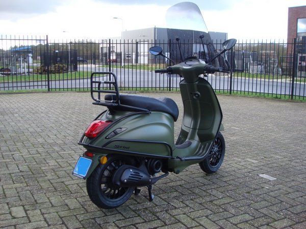 Vespa Sprint Army Scooterhuis.nl